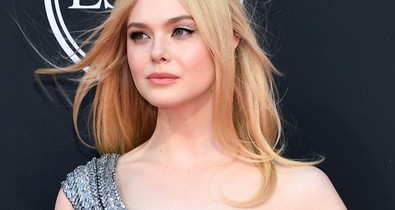 Elle Fanning a legragyogóbb csillag a vörös szőnyegen ebben a szettben
