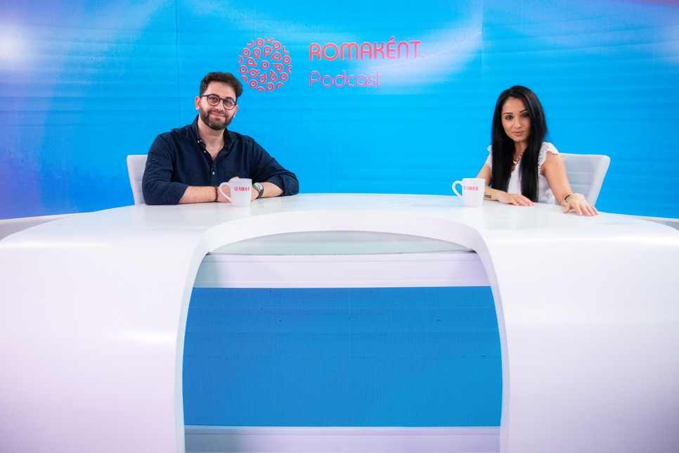 Nótár Mary énekesnő, és Horváth Zsolt, a Romaveristas Alapítvány munkatársa