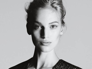 Nézzétek milyen gyönyörű a szépséges magyar modell a Calvin Klein fehérneműkampányában