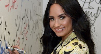 Na jó! 3 világsztárt kikövetett Demi Lovato, miután az igaz barátságról posztolt