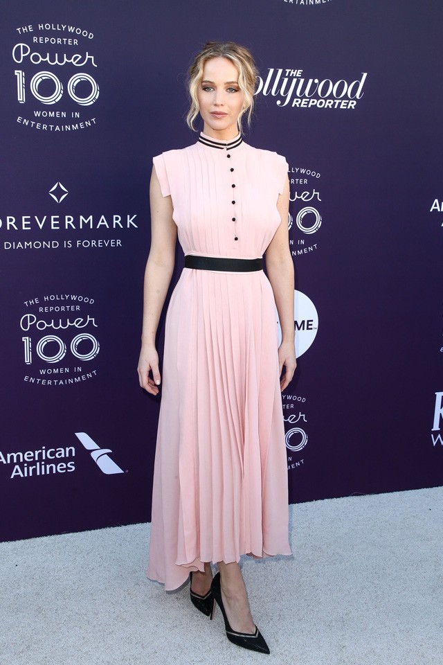 Jennifer Lawrence az ártatlanság netovábbja, de bennünket nem ver át