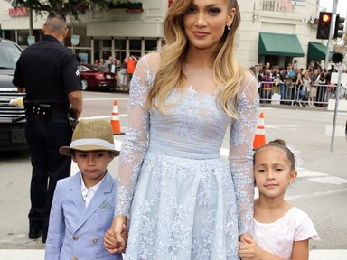 Dögös anyuka és a legcukibb ikrek: Jennifer Lopez és gyerekei