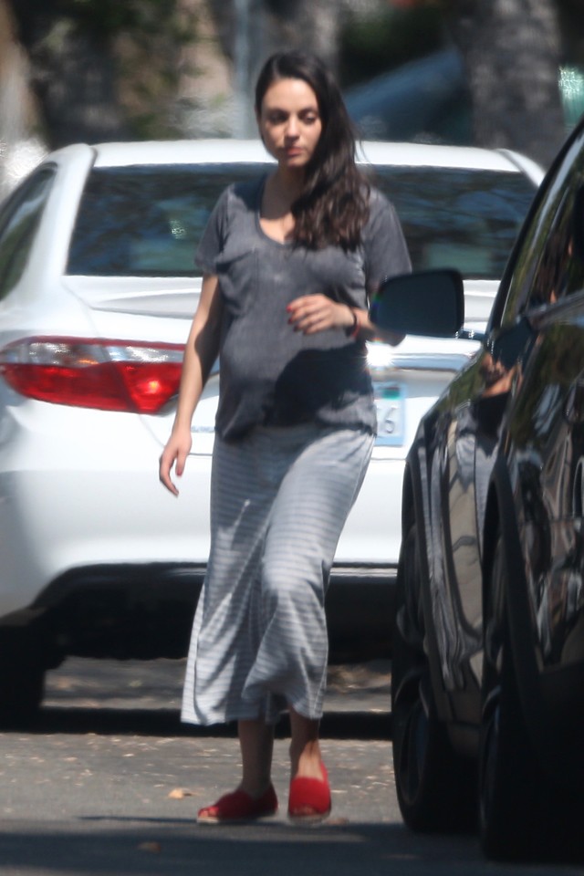 mila kunis terhes, ashton kutcher, mila kunis hasa, paparazzi fotok