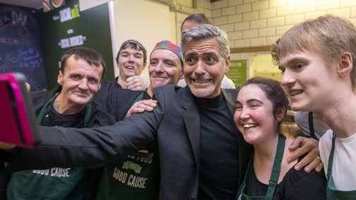 A nap képe: szelfi George Clooney-val