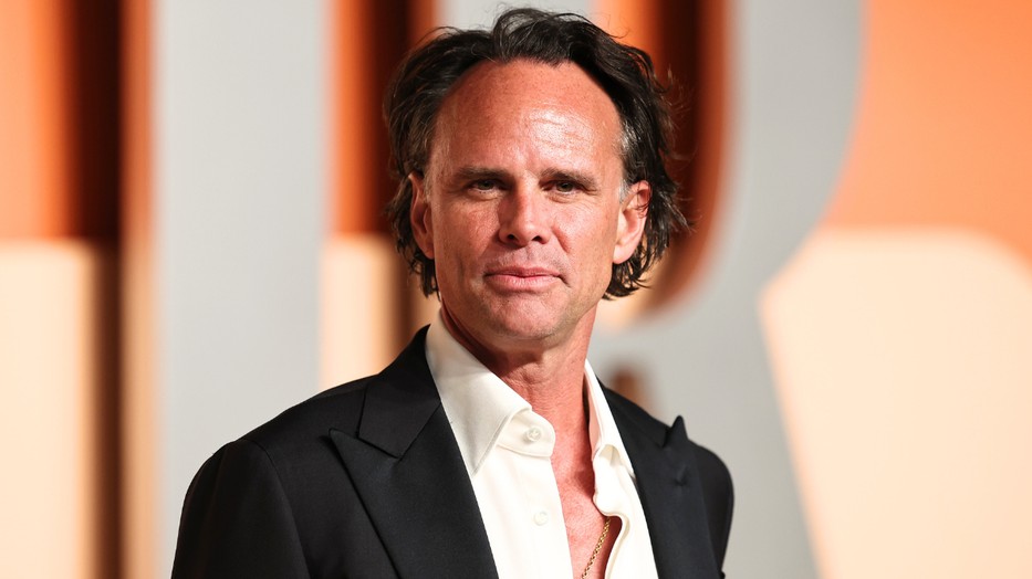 glamour walton goggins fehér lótusz