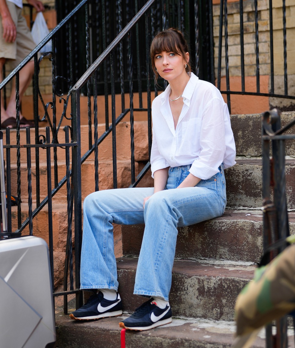 A színésznő legújabb filmje, a Materialist forgatásán lefektette az idei sneaker divatot