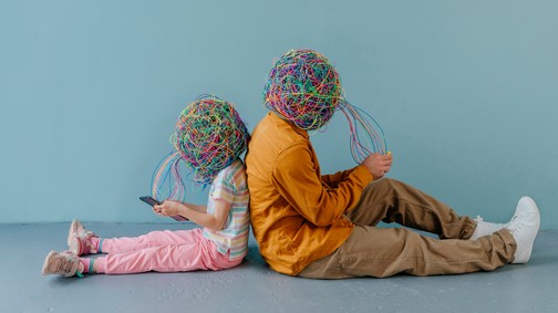 Lehetséges ma még képernyők nélkül gyereket nevelni vagy ne is próbálkozzunk?