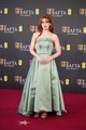 A Stranger Things sztárja, Sadie Sink a BAFTA-gálán egy stílusához tökéletesen illő zsályazöld, hátul kivágott Prada ruhában jelent meg, amelyet Bulgari ékszerekkel egészített ki.