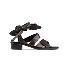 Szaténszandál ARKET 150 euró