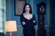 Bak – Boszorkány, akárcsak Morticia Addams
