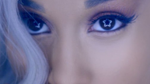 Ariana Grande hupilila hajjal vadonat új videoklipjében