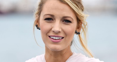 A várandós Blake Lively kész mesebeli hercegnő Cannes-ban