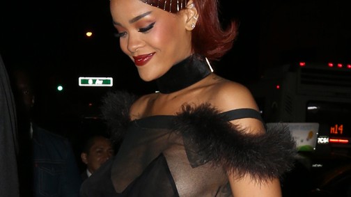 Rihanna a gála után újra mellvillantós ruhában