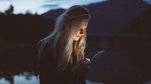 Tényleg változtatnod kellene a telefonod fényerején, 3 okod is van rá