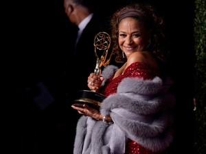 Exkluzív! Belenéztünk az Emmy-vendégek ajándéktáskájába!