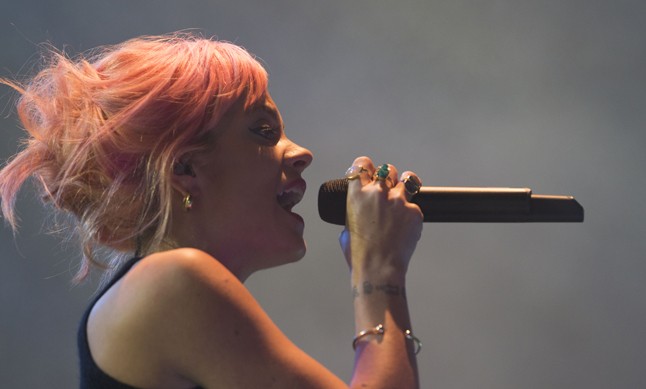 Némileg kiszőkült, de egy halvány pinkes derengéssel tette még izgalmasabbá a színpalettát