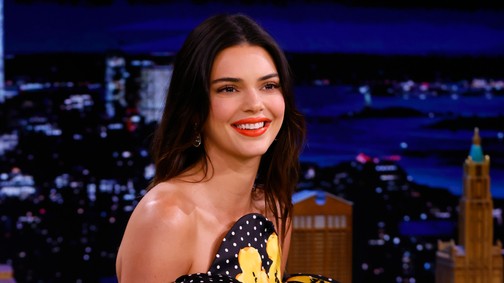 Eláll a szavad! Kendall Jenner egy szál bikiniben a sípályán