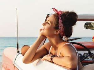 A TRESemmé és a Celeni az év ellenállhatatlan divatszíneiben hozza el a nyár legtutibb kiegészítőjét, a bandanát!