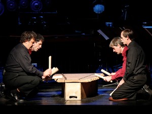 Gordon Stout és az Amadinda Ütőegyüttes