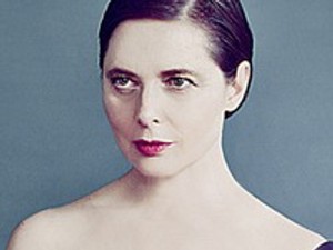 60 évesen pózol a legenda a Bulgarinak