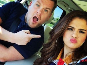 Itt a legújabb Carpool Karaoke videó, benne Selena Gomez!