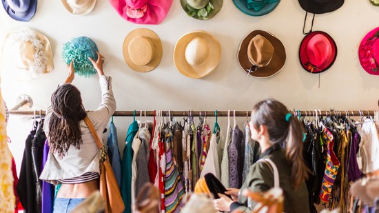 Second Hand September: 5 tipp, hogy hogyan vásárolj fenntarthatóan és stílusosan a használt ruhák világában