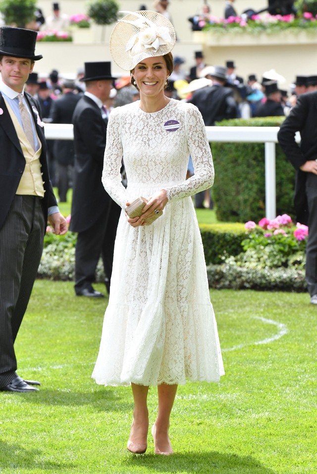 kate middleton, csipkeruha, ascot, royal escot, lóverseny, dolce & gabbana