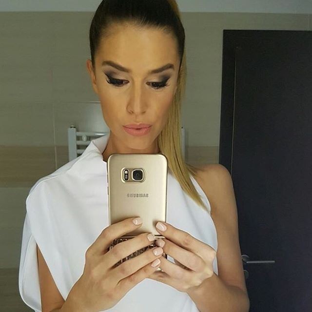 Dukai Regina azonban például magának készítette ezt a gyönyörű sminket