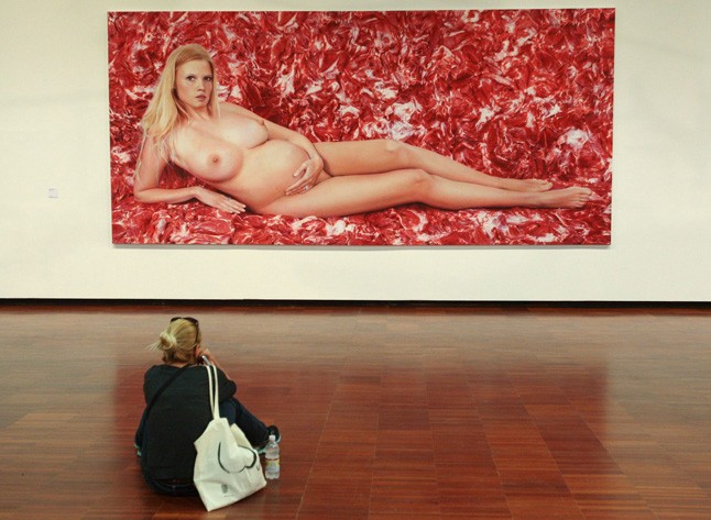 Az akt Lara Stone-ról és egy műkedvelő