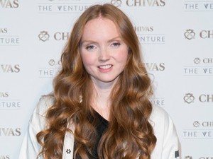 Levágatta a gyönyörű haját, most szinte kopasz a színésznő