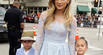 Dögös anyuka és a legcukibb ikrek: Jennifer Lopez és gyerekei