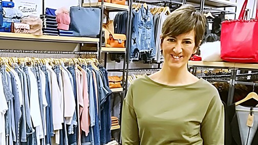 Kákonyi Dóra ma megmutatja, milyen menő a katonazöld szín!