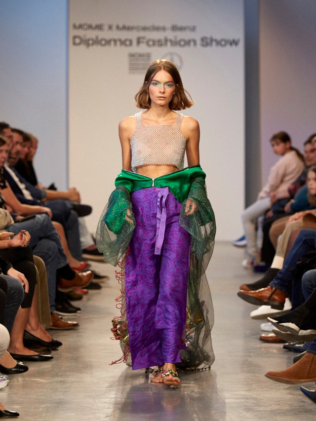 Elképesztő kreációkat mutattak be a MOME Textiltervező Tanszékének frissen végzett hallgatói