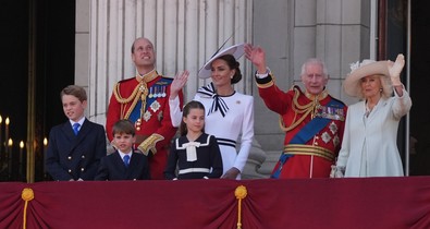 Csodaszép fotó készült a királyi családról, sokan mégis csalódottak a kép láttán