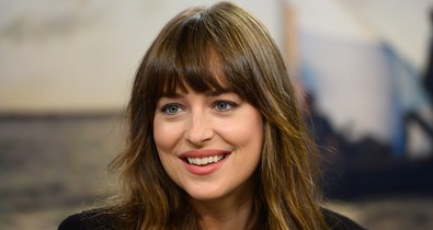 Dakota Johnson és a tökéletes frufruja diktálják idén ősszel a divatot