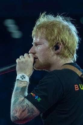 Ed Sheeran azon világsztárok egyike, aki a siker, és a számtalan elismerés ellenére is ugyanolyan alázattal fordul a közönséghez, mint pályája kezdetén