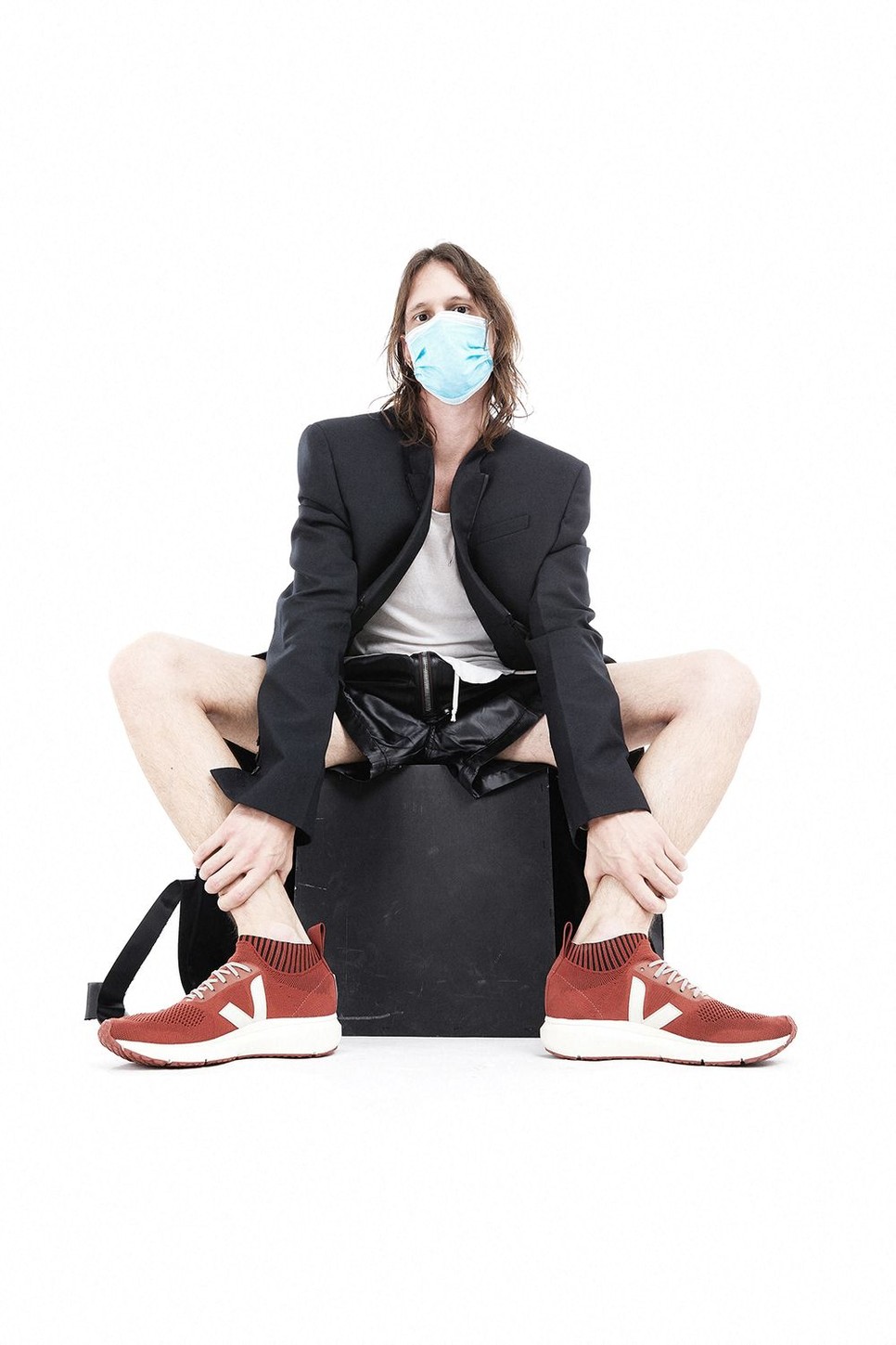 2020 októberében Rick Owens és a francia Veja újrahasznosított anyagokból készült limitált szériás sneakereket dobott piacra, 293–317 dolláros áron