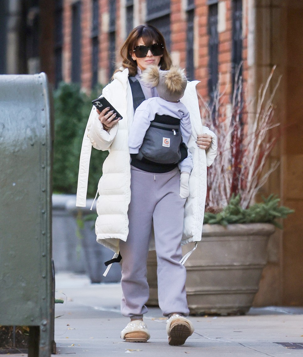 Hilaria Baldwin kényelmes szerelése gyerekkel és gyerek nélkül is jól működik