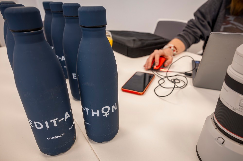 Az Edit-a-thon egy Wikipédia-szerkesztő maraton, amely láthatóbbá teszi a nőket és érdemeiket az interneten