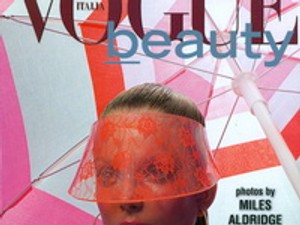 Plasztikcicává sminkelték Mihalik Enikőt