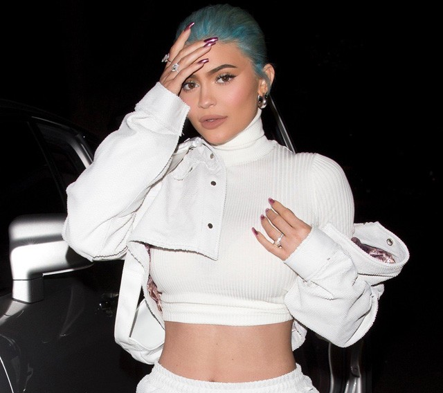 Kylie Jenner eljegyzési gyűrűben