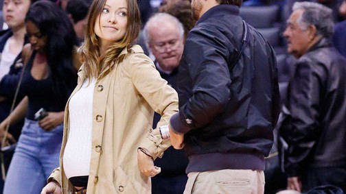 Kosármeccsen vagánykodik a várandós Olivia Wilde