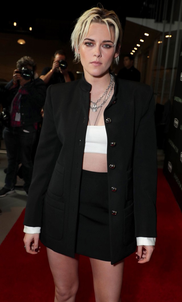 Kristen Stewart szettje megint egy katasztrófa