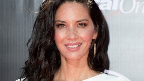 Olivia Munn, az X-Men sztárja tündököl a vörös szőnyegen