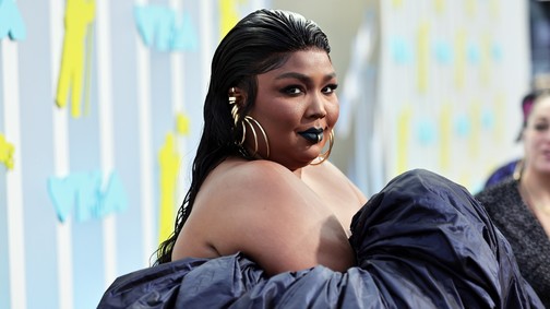 Lizzo nemcsak a legmerészebb rúzst, de Madonna híres ruháját is felvette az MTV VMA gálára