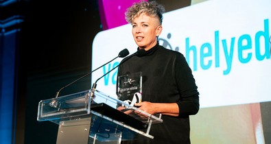 Bódis Kriszta Ringier Közös Nevező díjat kapott: „Igazi érték az elkötelezett munkálkodás, a javakhoz, a tudáshoz, az oktatáshoz való egyenlő hozzáférés”