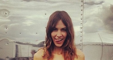 Interaktív - A Trónok harca szereplői és a legnagyobb sztárok a Glastonbury fesztiválon