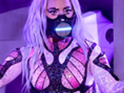 Lady Gaga 9 brutális szettben hirdette a maszkviselés fontosságát 