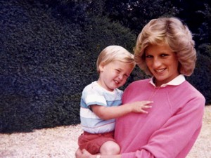 Exkluzív filmben számol be Harry és Vilmos herceg Diana hercegnőről