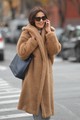 Katie Holmes a Max Mara Teddy kabátjában